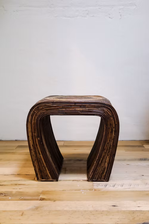 Oil-finished wood grain dining table